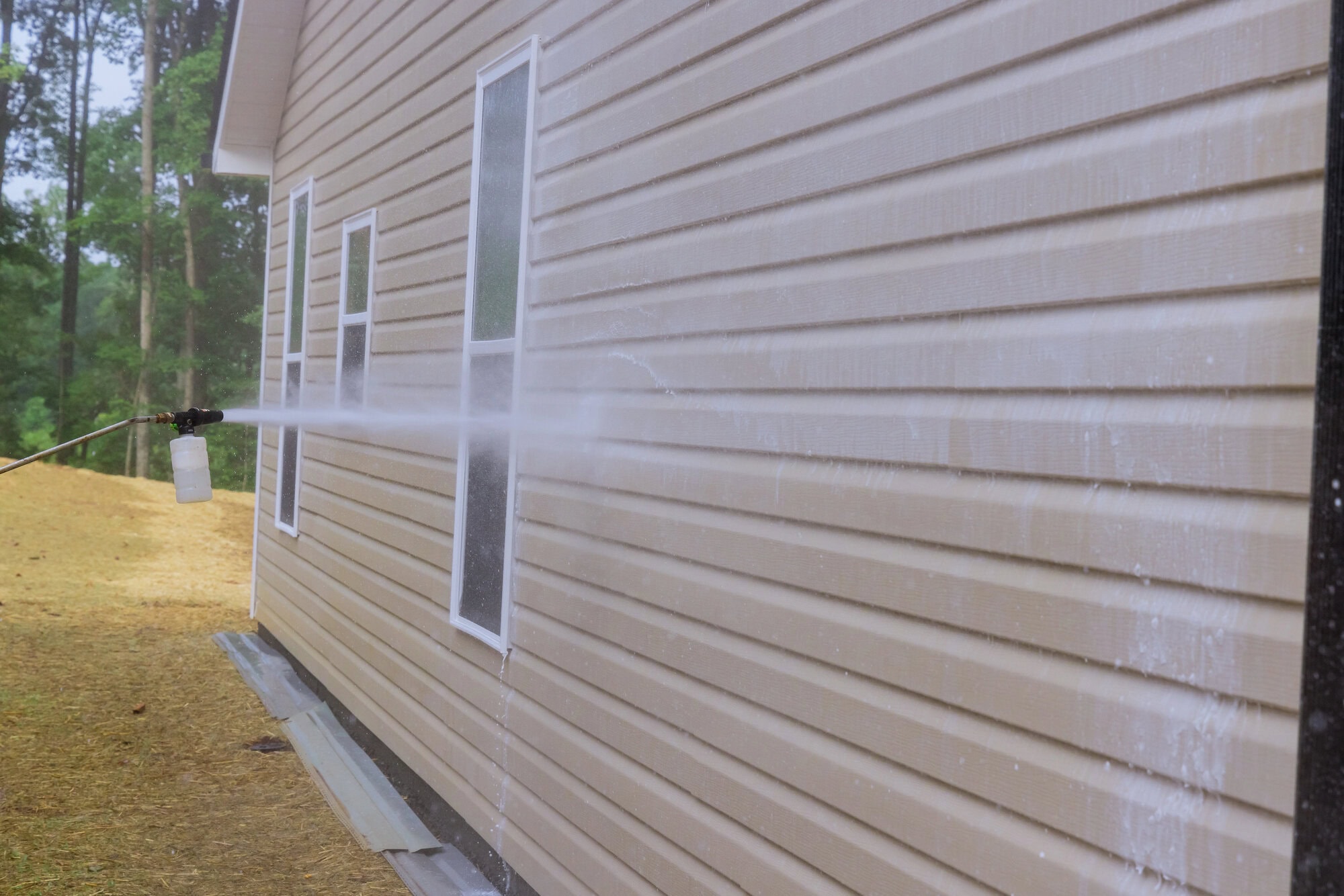 Maintenance services for washing siding houses